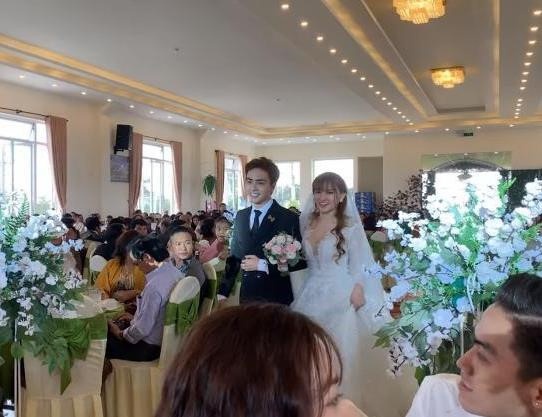 Facebook sao Việt 6/7: Mai Thỏ tố bị "gạ tình", Trấn Thành bảo vệ Hari Won facebook sao viet hom nay 67 hot girl mai tho to bi ga tinh voi muc gia khung tran thanh gay gat dap tra khi gia dinh bi xuc pham