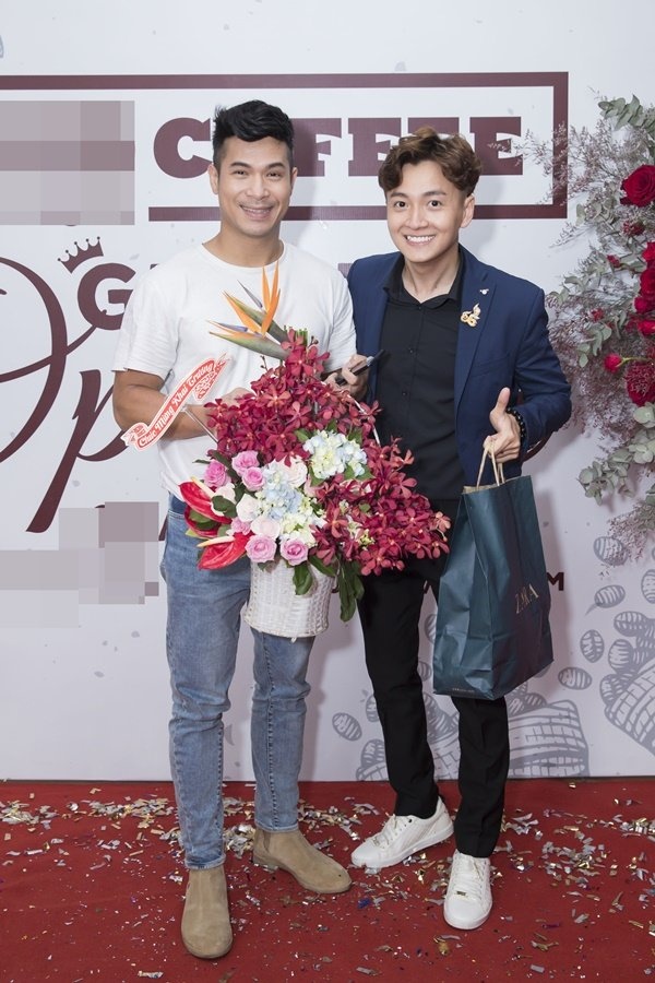 Facebook sao Việt 6/7: Mai Thỏ tố bị "gạ tình", Trấn Thành bảo vệ Hari Won facebook sao viet hom nay 67 hot girl mai tho to bi ga tinh voi muc gia khung tran thanh gay gat dap tra khi gia dinh bi xuc pham