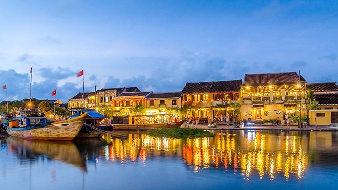 Đêm Rằm Hội An: Lắng đọng, da diết và ấn tượng khó quên với tiếng hát Hà Anh Tuấn bên dòng sông Hoài thơ mộng dem ram hoi an lang dong da diet va an tuong kho quen voi tieng hat ha anh tuan ben dong song hoai tho mong