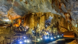 tour son doong tiep tuc duoc khai thac den het nam 2030