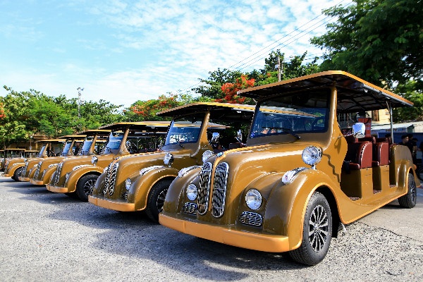 Xe buýt kiểu cổ được đưa vào hoạt động ở phố cổ Hội An xe buyt kieu co duoc dua vao hoat dong o pho co hoi an