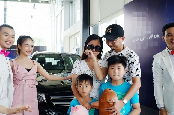 Facebook sao Việt hôm nay (2/8): Nam Thư 'dằn mặt' anti-fan, Hà Tăng khoe sắc trẻ trung facebook sao viet hom nay 28 nam thu dan mat anti fan ha tang khoe sac tre trung