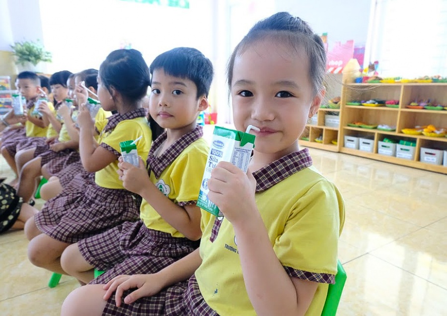 Hơn 1 triệu trẻ mẫu giáo và học sinh tiểu học toàn thành phố Hà Nội tham gia chương trình Sữa học đường hon 1 trieu tre mau giao va hoc sinh tieu hoc toan thanh pho ha noi tham gia chuong trinh sua hoc duong