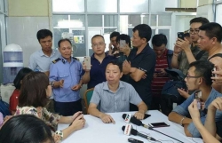 hoc sinh truong gateway tu vong nguoi don tre khang dinh buoi sang be trai mac ao mau do