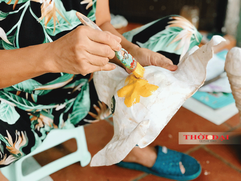 Chuyện đời, chuyện nghề của cặp nghệ nhân cuối cùng làm mặt nạ giấy bồi ở Hà Nội chuyen doi chuyen nghe cua cap nghe nhan cuoi cung lam mat na giay boi o ha noi