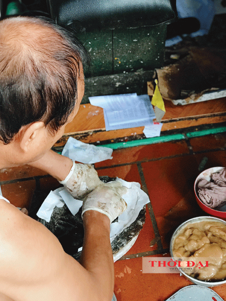 Chuyện đời, chuyện nghề của cặp nghệ nhân cuối cùng làm mặt nạ giấy bồi ở Hà Nội chuyen doi chuyen nghe cua cap nghe nhan cuoi cung lam mat na giay boi o ha noi