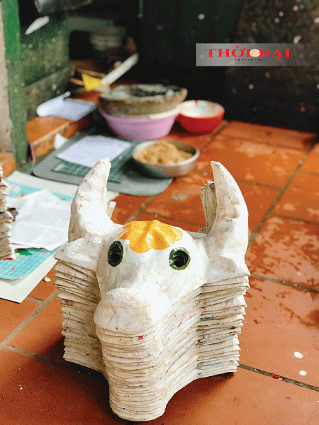 Chuyện đời, chuyện nghề của cặp nghệ nhân cuối cùng làm mặt nạ giấy bồi ở Hà Nội chuyen doi chuyen nghe cua cap nghe nhan cuoi cung lam mat na giay boi o ha noi