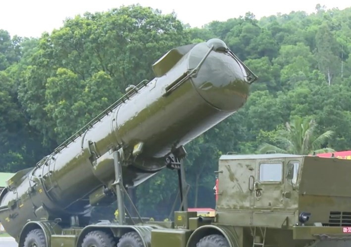 Xem "Rồng lửa" P-35B khai hoả bảo vệ Biển Đông uy luc dang gom cua ten lua diet ham hanh trinh p 35b nang ca tan co the ha guc tau san bay