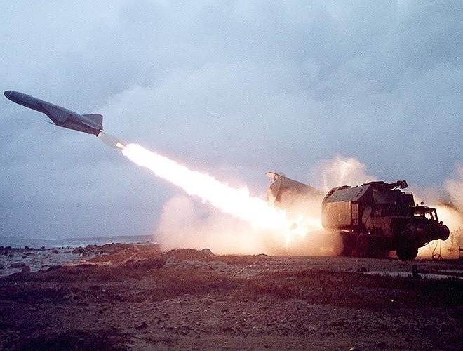 Xem "Rồng lửa" P-35B khai hoả bảo vệ Biển Đông uy luc dang gom cua ten lua diet ham hanh trinh p 35b nang ca tan co the ha guc tau san bay