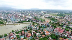 video giai cuu be gai 2 tuoi van song sot tinh tao du bi chon vui 24 tieng