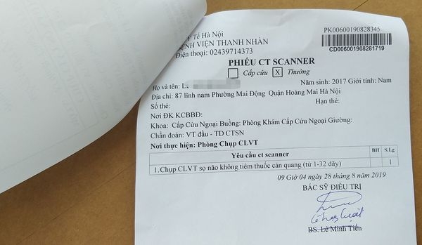 Bị chổi lau nhà rơi từ tầng 17 trúng đầu, bé trai 16 tháng tuổi nhập viện khẩn cấp bi choi lau nha roi tu tang 17 trung dau be trai 16 thang tuoi nhap vien khan cap