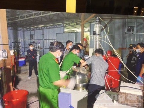 Công an Việt Nam, Trung Quốc phối hợp điều tra mở rộng chuyên án triệt phá đường dây ma túy xuyên quốc gia cong an viet nam trung quoc phoi hop dieu tra mo rong chuyen an triet pha duong day ma tuy xuyen quoc gia