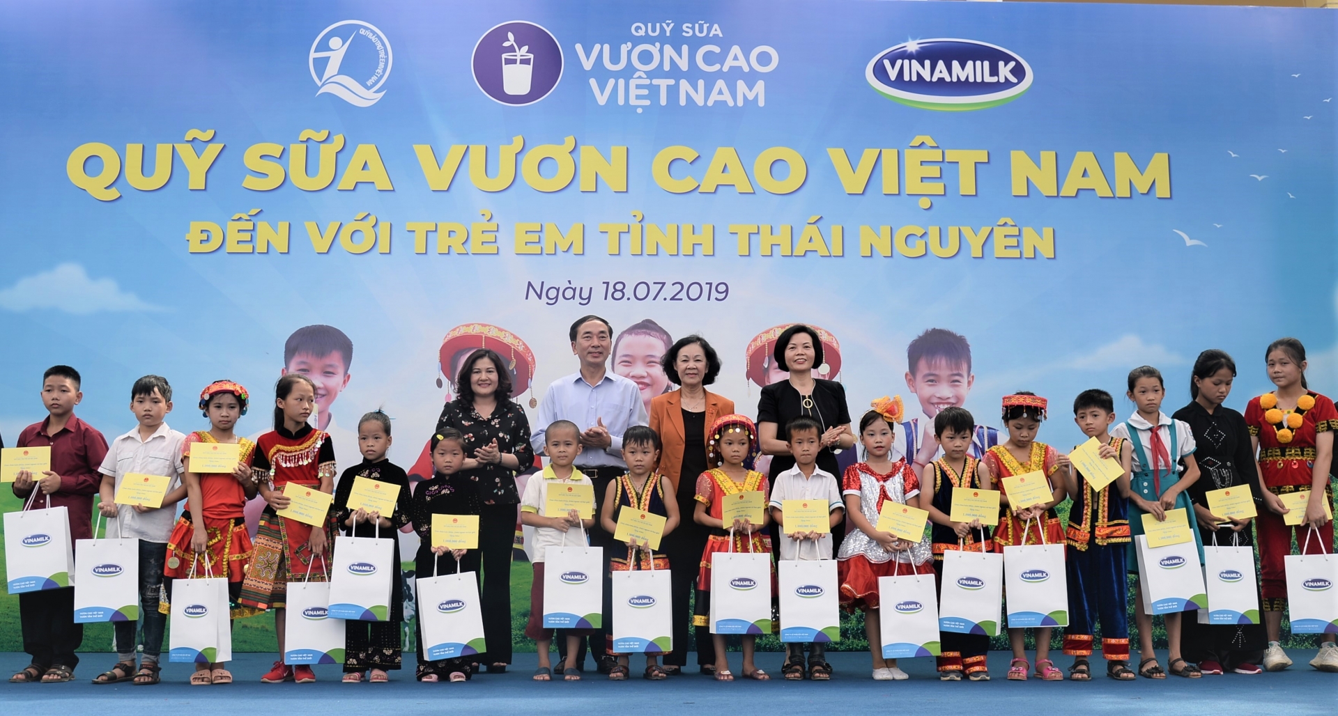 Nỗ lực vì sứ mệnh: “Để mọi trẻ em đều được uống sữa mỗi ngày” no luc vi su menh de moi tre em deu duoc uong sua moi ngay