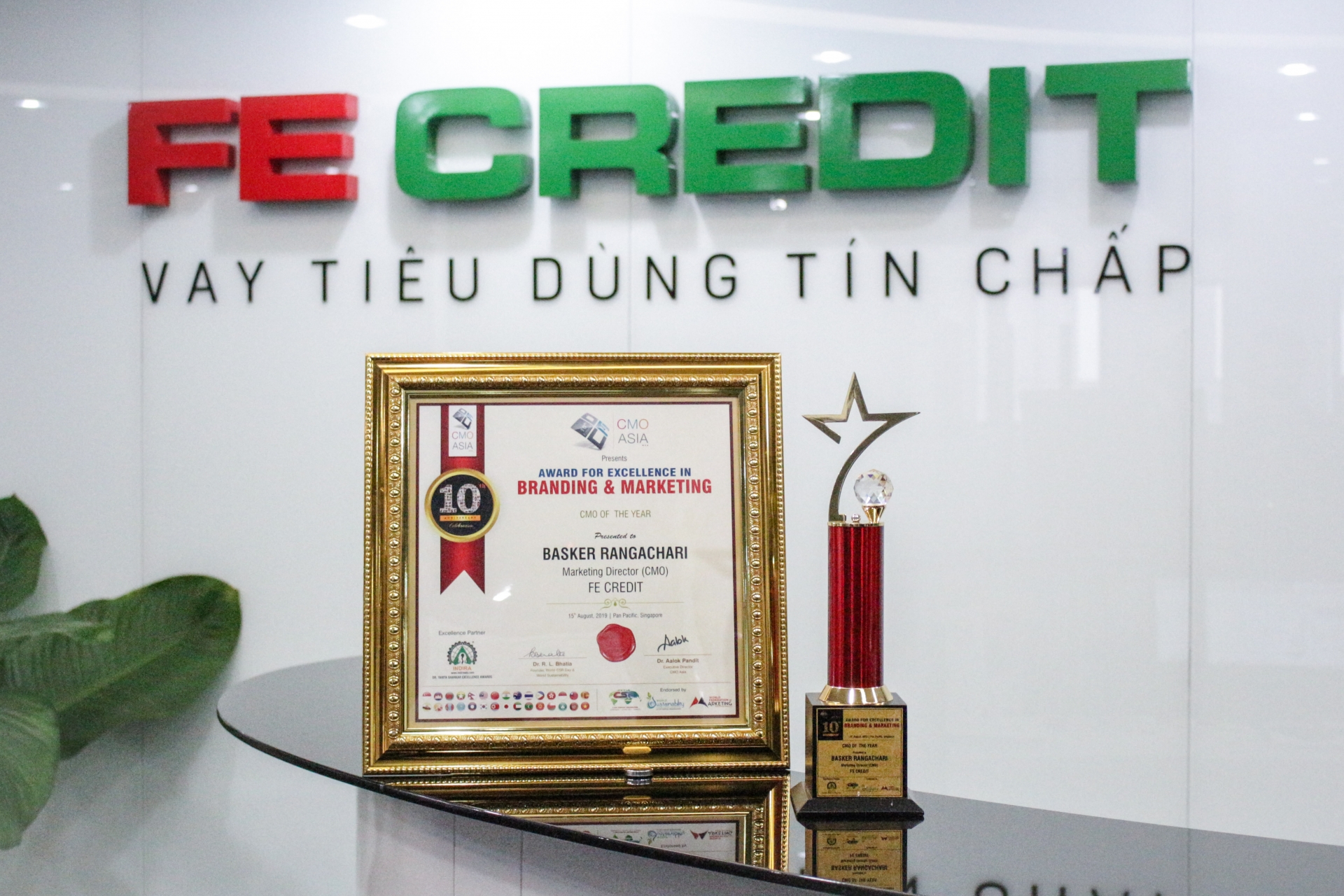 FE CREDIT ghi dấu thêm 3 giải thưởng tại lễ trao giải CMO Asia 2019 fe credit ghi dau them 3 giai thuong tai le trao giai cmo asia 2019