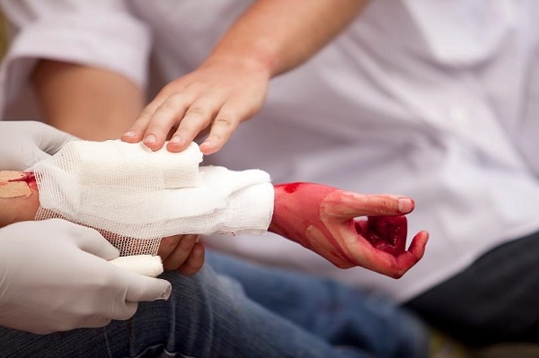 Nhiễm trùng vết thương: 6 dấu hiệu nhận biết và cách chữa trị phù hợp nhiem trung vet thuong 6 dau hieu nhan biet va cach chua tri phu hop