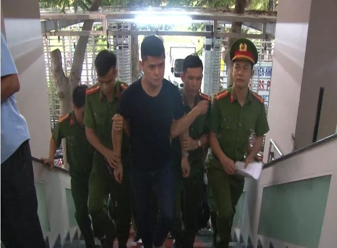 vu bac si hanh hung hiep dam nu dieu duong bac si tung cam dao truy duoi nguoi nha benh nhan