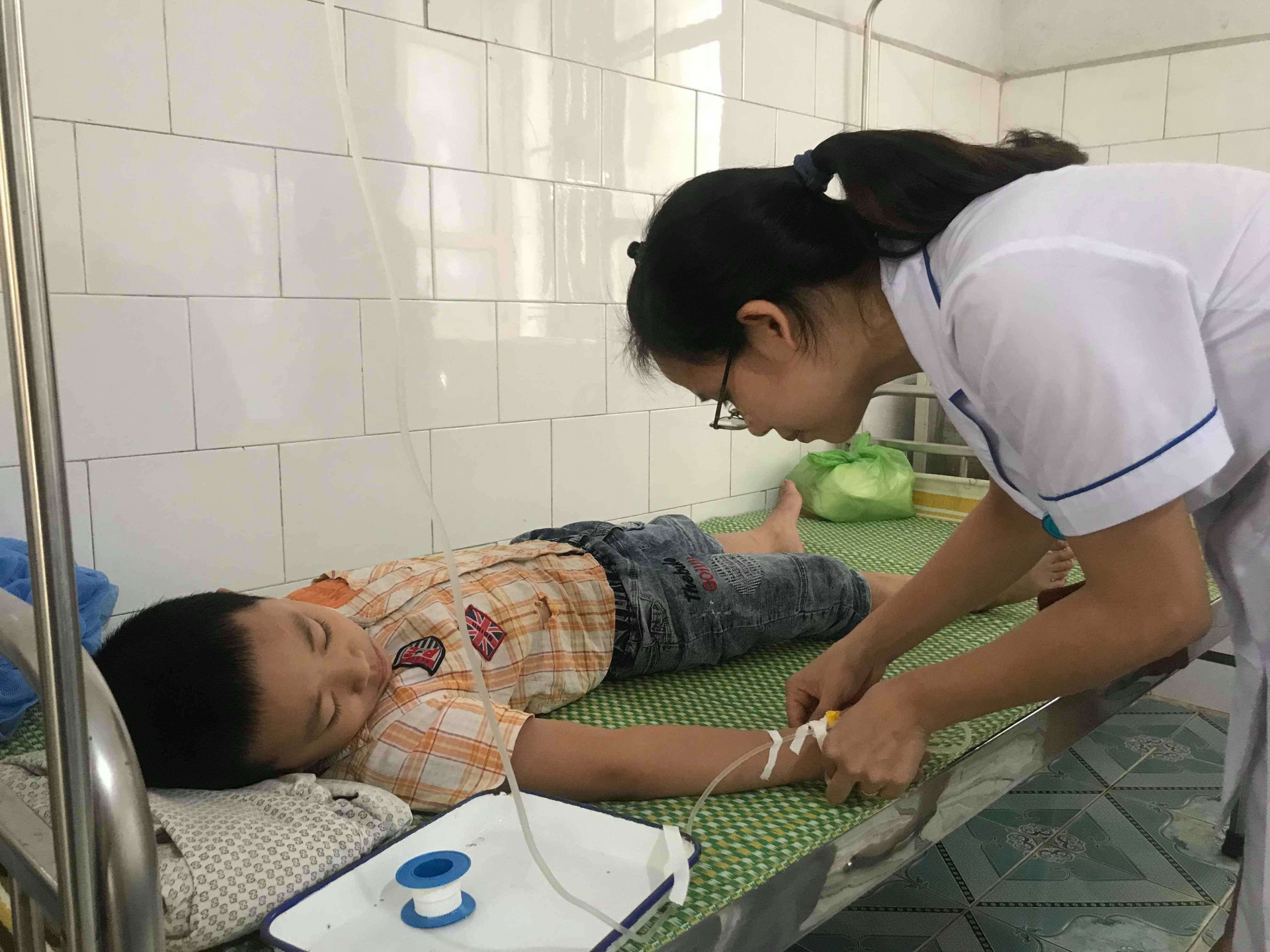Hải Dương: Gần 70 học sinh tiểu học nhập viện nghi ngộ độc thực phẩm sau bữa ăn bán trú hai duong gan 70 hoc sinh tieu hoc nhap vien nghi ngo doc thuc pham sau bua an ban tru