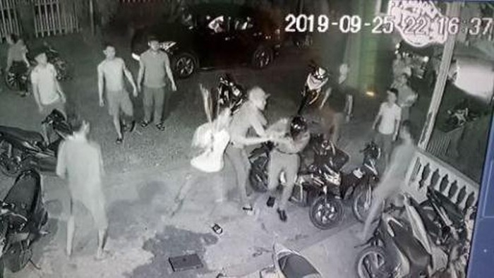 Bắt 8 đối tượng thu nhiều vũ khí vụ hỗn chiến, chém trọng thương 3 công an bat doi tuong thu nhieu vu khi vu hon chien chem trong thuong 3 cong an