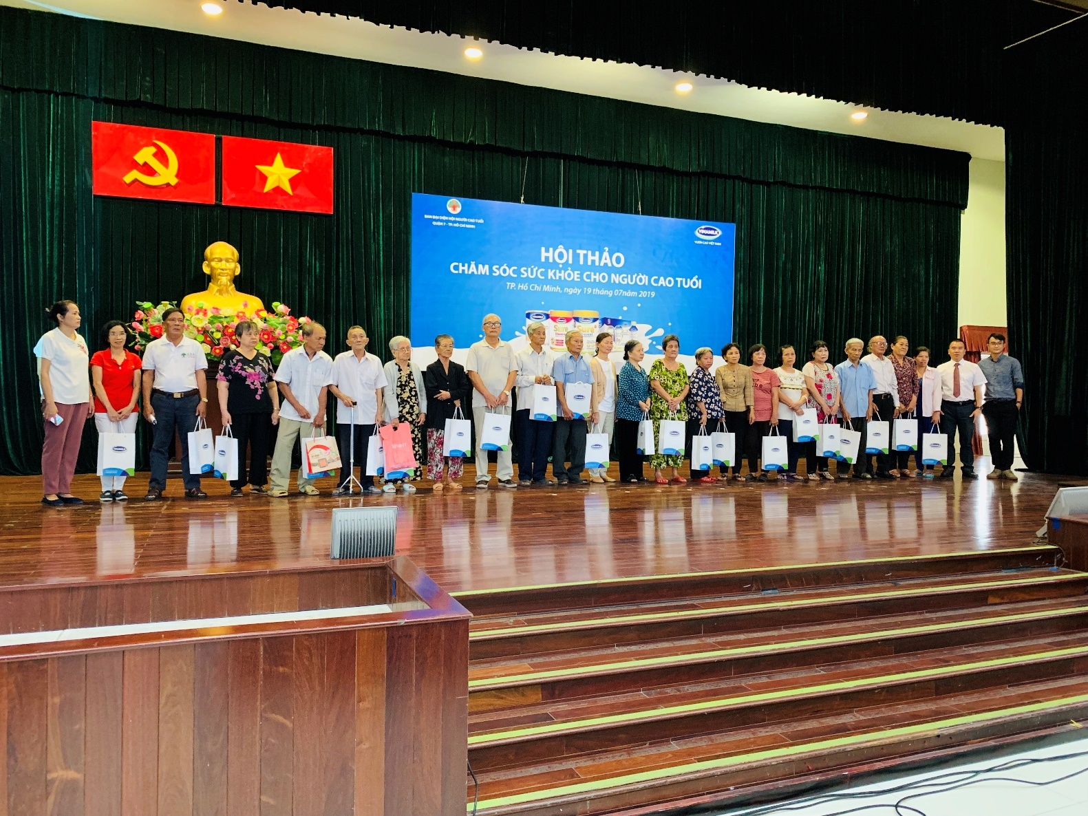 "Sống vui, sống khỏe, sống thọ" cùng Vinamilk song vui song khoe song tho cung vinamilk