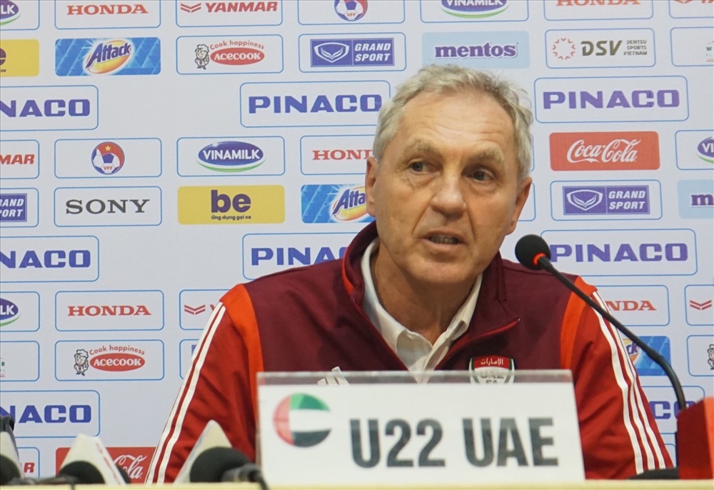 Trưởng đoàn U22 UAE: "U22 Việt Nam là một đội bóng mạnh trong khu vực và giàu kinh nghiệm" truong doan u22 uae u22 viet nam la mot doi bong manh trong khu vuc va giau kinh nghiem