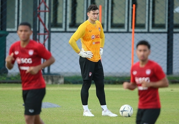 Nhận 2 "trái đắng" trước CLB Chonburi, Đặng Văn Lâm bị CĐV Muangthong chỉ trích nặng nề nhan 2 trai dang truoc clb chonburi dang van lam bi cdv muangthong chi trich nang ne