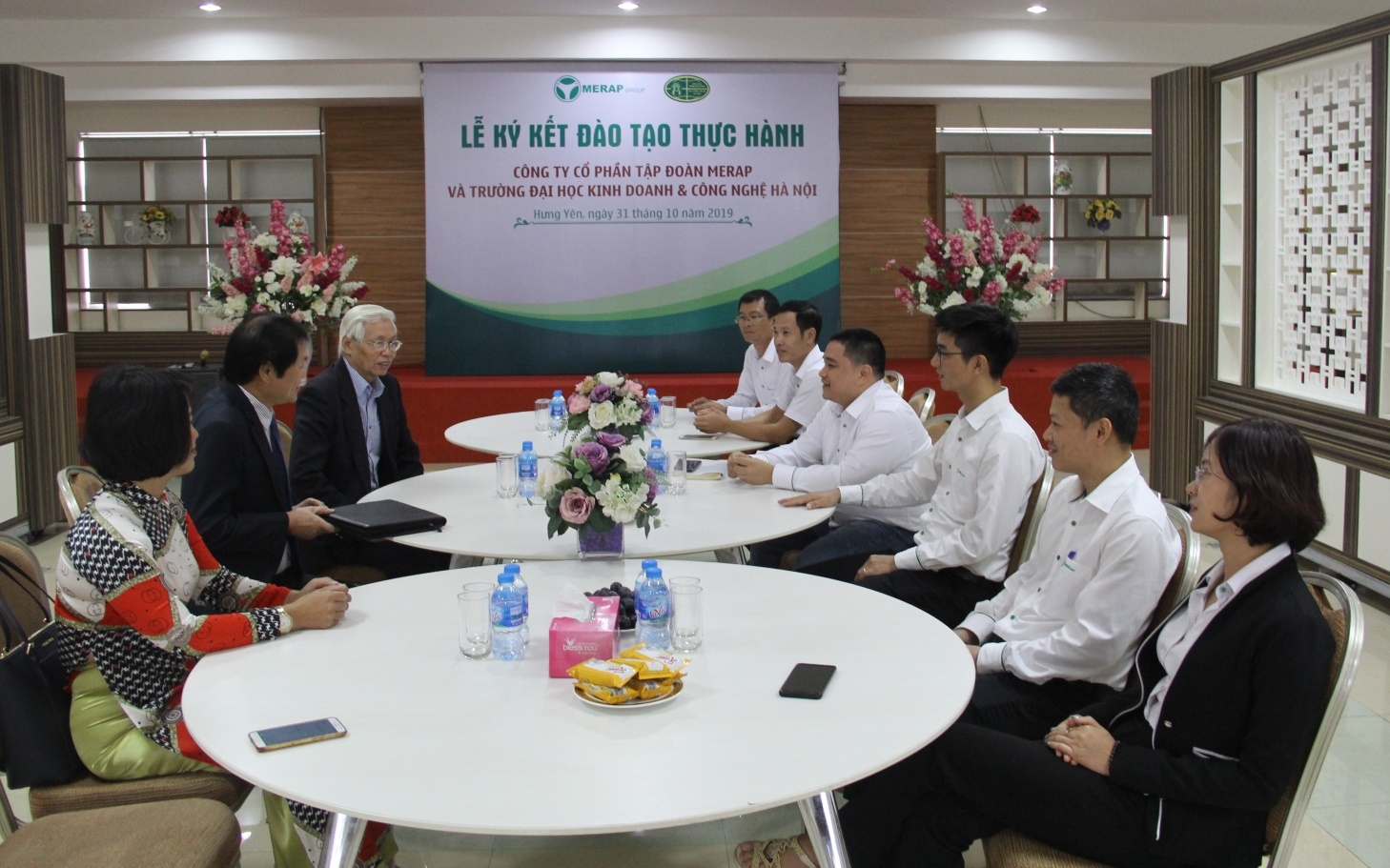 Lễ ký kết văn bản hợp tác đào tạo thực hành giữa Trường ĐH Kinh doanh và Công nghệ Hà Nội và Công ty Cổ phần Tập đoàn Merap le ky ket van ban hop tac dao tao thuc hanh giua truong dh kinh doanh va cong nghe ha noi va cong ty co phan tap doan merap