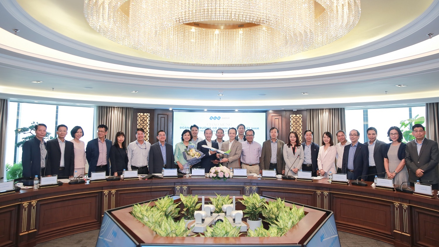 Tập đoàn FLC gặp mặt Đoàn trưởng các cơ quan đại diện Việt Nam tại nước ngoài nhiệm kỳ 2019 – 2022 tap doan flc gap mat doan truong cac co quan dai dien viet nam tai nuoc ngoai nhiem ky 2019 2022