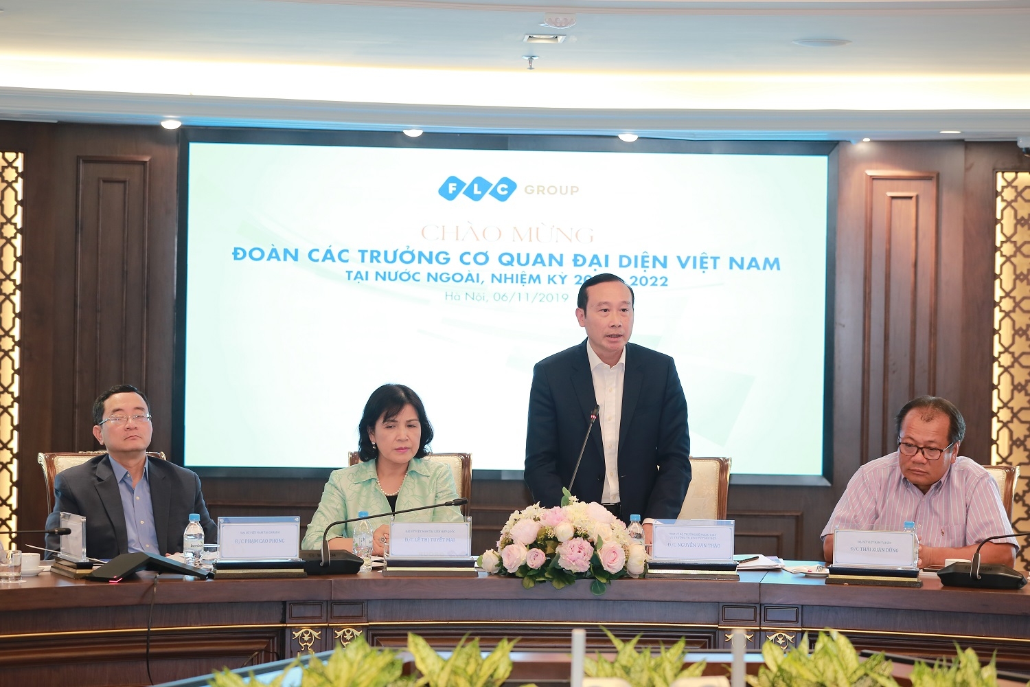 Tập đoàn FLC gặp mặt Đoàn trưởng các cơ quan đại diện Việt Nam tại nước ngoài nhiệm kỳ 2019 – 2022 tap doan flc gap mat doan truong cac co quan dai dien viet nam tai nuoc ngoai nhiem ky 2019 2022