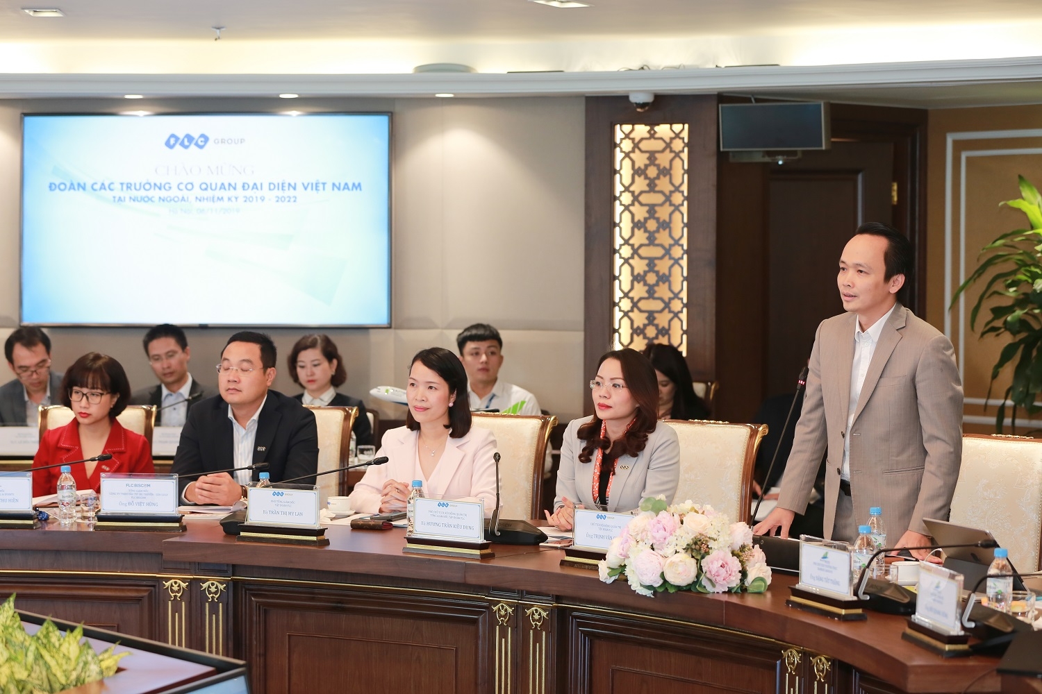 Tập đoàn FLC gặp mặt Đoàn trưởng các cơ quan đại diện Việt Nam tại nước ngoài nhiệm kỳ 2019 – 2022 tap doan flc gap mat doan truong cac co quan dai dien viet nam tai nuoc ngoai nhiem ky 2019 2022