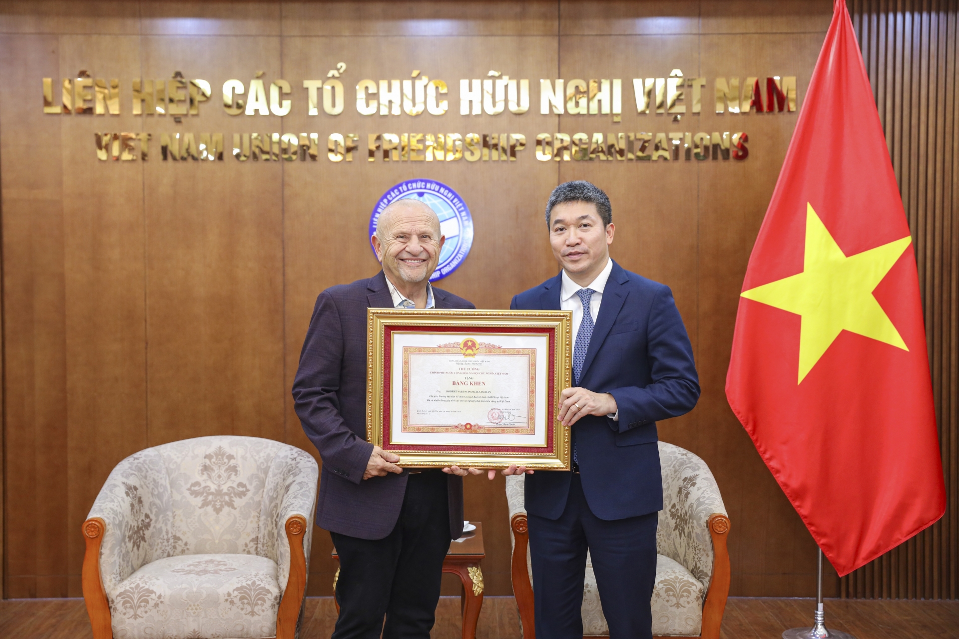 ການປະກອບສ່ວນອັນໃຫຍ່ຫຼວງຂອງປະທານ GIBTK ຢູ່ ຫວຽດນາມ ໃນວຽກງານຊ່ວຍເຫຼືອມະນຸດສະທຳ ການປະກອບສ່ວນອັນໃຫຍ່ຫຼວງຂອງປະທານ GIBTK ຢູ່ ຫວຽດນາມ ໃນວຽກງານຊ່ວຍເຫຼືອມະນຸດສະທຳ