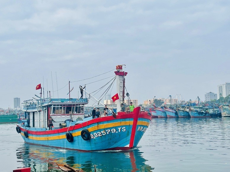 ດຳລັດໃໝ່ທີ່ຊີ້ນຳການຈັດຕັ້ງປະຕິບັດກົດໝາຍວ່າດ້ວຍການປະມົງ: ການຄຸ້ມຄອງເຮືອຫາປາທີ່ເຂັ້ມງວດຂຶ້ນ ແລະ ການຕ້ານການຫາປາ IUU. ດຳລັດໃໝ່ທີ່ຊີ້ນຳການຈັດຕັ້ງປະຕິບັດກົດໝາຍວ່າດ້ວຍການປະມົງ: ການຄຸ້ມຄອງເຮືອຫາປາທີ່ເຂັ້ມງວດຂຶ້ນ ແລະ ການຕ້ານການຫາປາ IUU.
