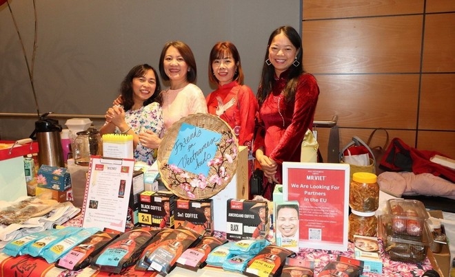ປະຊາຄົມຊາວຫວຽດນາມ ຢູ່ ແບນຊິກ ສະຫຼອງບຸນປີໃໝ່ປະຈຳຊາດ, ມຸ່ງໄປເຖິງບ້ານເກີດເມືອງນອນ ປະຊາຄົມຊາວຫວຽດນາມ ຢູ່ ແບນຊິກ ສະຫຼອງບຸນປີໃໝ່ປະຈຳຊາດ, ມຸ່ງໄປເຖິງບ້ານເກີດເມືອງນອນ
