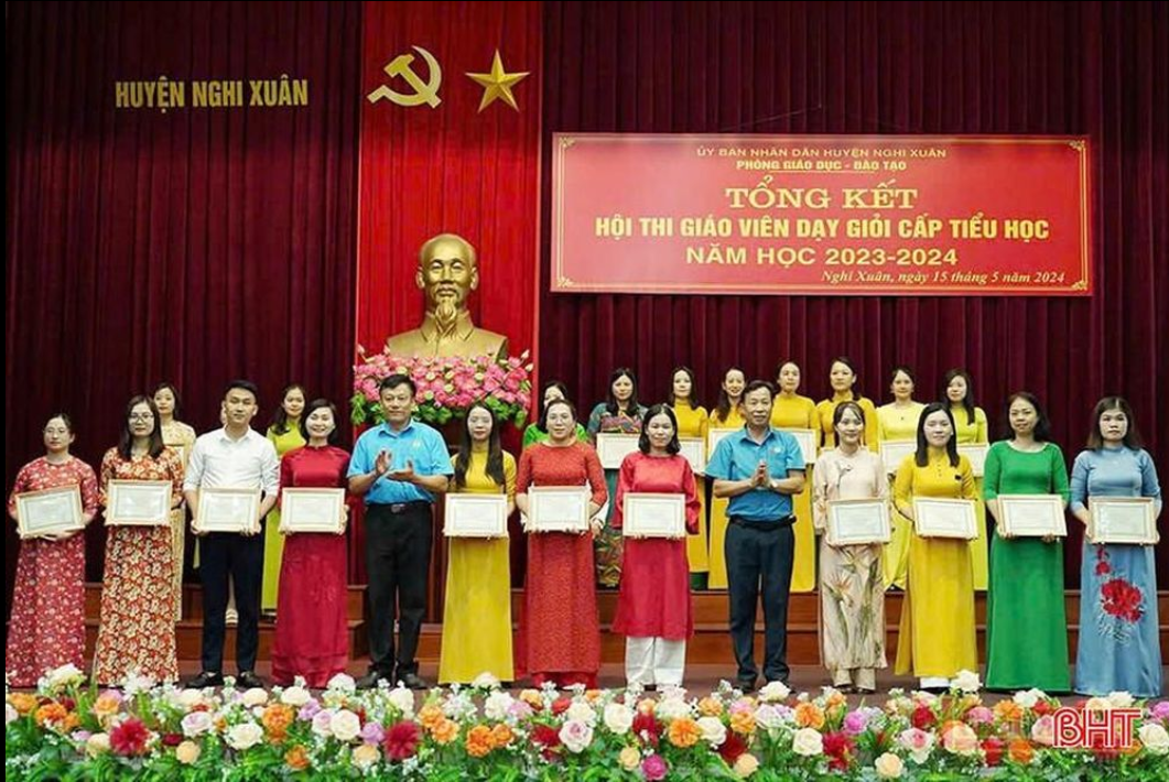 ອະດີດນັກສຶກສາມະຫາວິທະຍາໄລ ຮ່າຕິ້ງ ສົ່ງແຮງບັນດານໃຈໃນດິນແດນ ລ້ານຊ້າງ ອະດີດນັກສຶກສາມະຫາວິທະຍາໄລ ຮ່າຕິ້ງ ສົ່ງແຮງບັນດານໃຈໃນດິນແດນ ລ້ານຊ້າງ