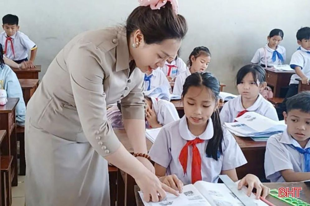 ອະດີດນັກສຶກສາມະຫາວິທະຍາໄລ ຮ່າຕິ້ງ ສົ່ງແຮງບັນດານໃຈໃນດິນແດນ ລ້ານຊ້າງ ອະດີດນັກສຶກສາມະຫາວິທະຍາໄລ ຮ່າຕິ້ງ ສົ່ງແຮງບັນດານໃຈໃນດິນແດນ ລ້ານຊ້າງ