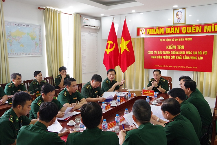 ກອງບັນຊາການທະຫານຊາຍແດນກວດກາວຽກງານຕ້ານການຫາປາ IUU ຢູ່ນະຄອນໂຮ່ຈິມິນ