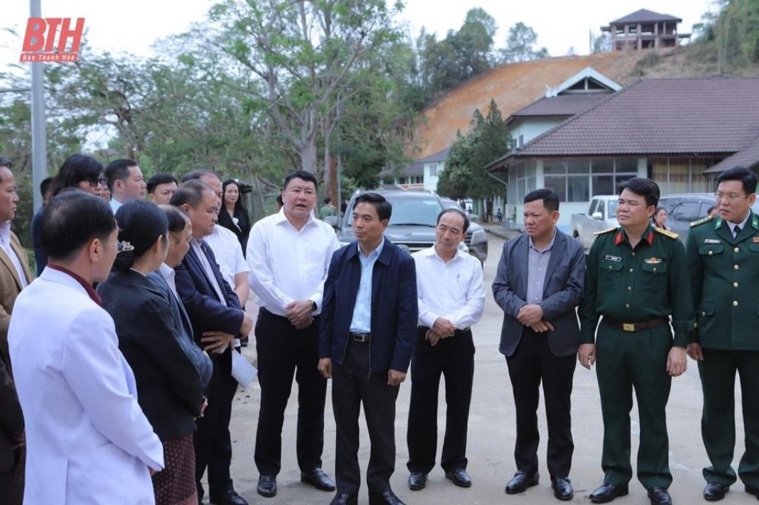 ຄະນະຜູ້ແທນຂັ້ນສູງແຂວງ ແທັງຮ໋ວາ ອວຍພອນບຸນປີໃໝ່ຢູ່ແຂວງ ຫົວພັນ (ສປປ ລາວ) ຄະນະຜູ້ແທນຂັ້ນສູງແຂວງ ແທັງຮ໋ວາ ອວຍພອນບຸນປີໃໝ່ຢູ່ແຂວງ ຫົວພັນ (ສປປ ລາວ)