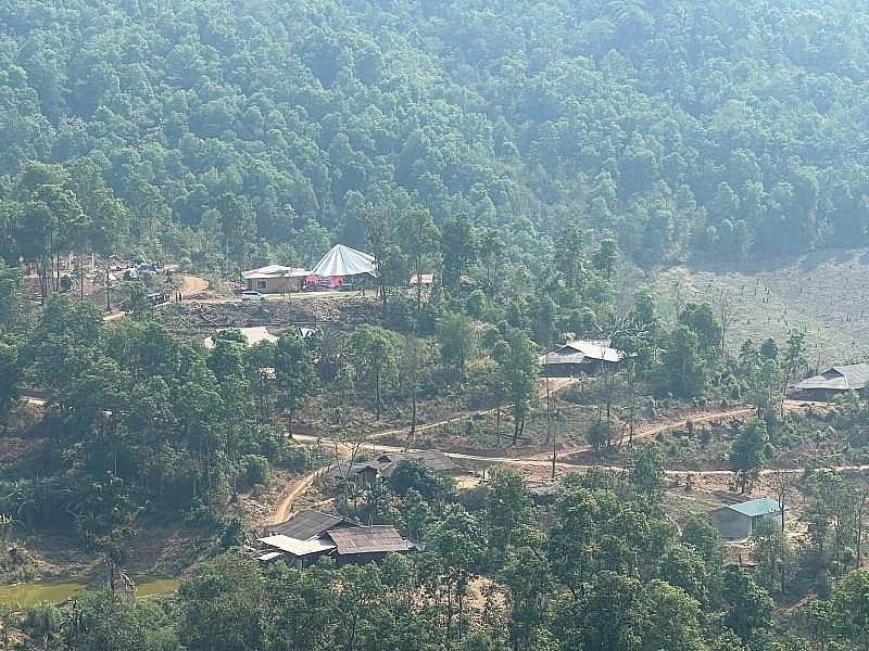 ຊາວຫວຽດນາມອາໄສຢູ່ອົດສະຕາລີ ກໍ່ສ້າງໂຮງຮຽນທີ່ມີມູນຄ່າກວ່າ 1.1 ຕື້ດົ່ງໃຫ້ແກ່ເດັກນ້ອຍໃນເຂດພູດອຍດ້ຽນບຽນ.