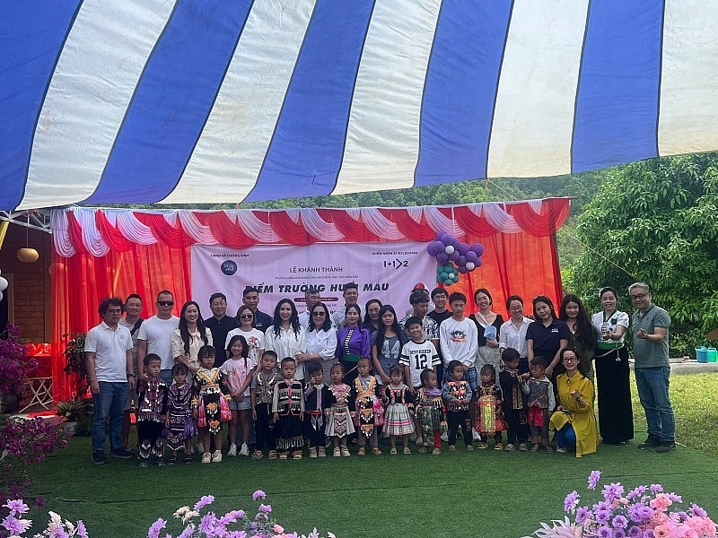 ຊາວຫວຽດນາມອາໄສຢູ່ອົດສະຕາລີ ກໍ່ສ້າງໂຮງຮຽນທີ່ມີມູນຄ່າກວ່າ 1.1 ຕື້ດົ່ງໃຫ້ແກ່ເດັກນ້ອຍໃນເຂດພູດອຍດ້ຽນບຽນ.