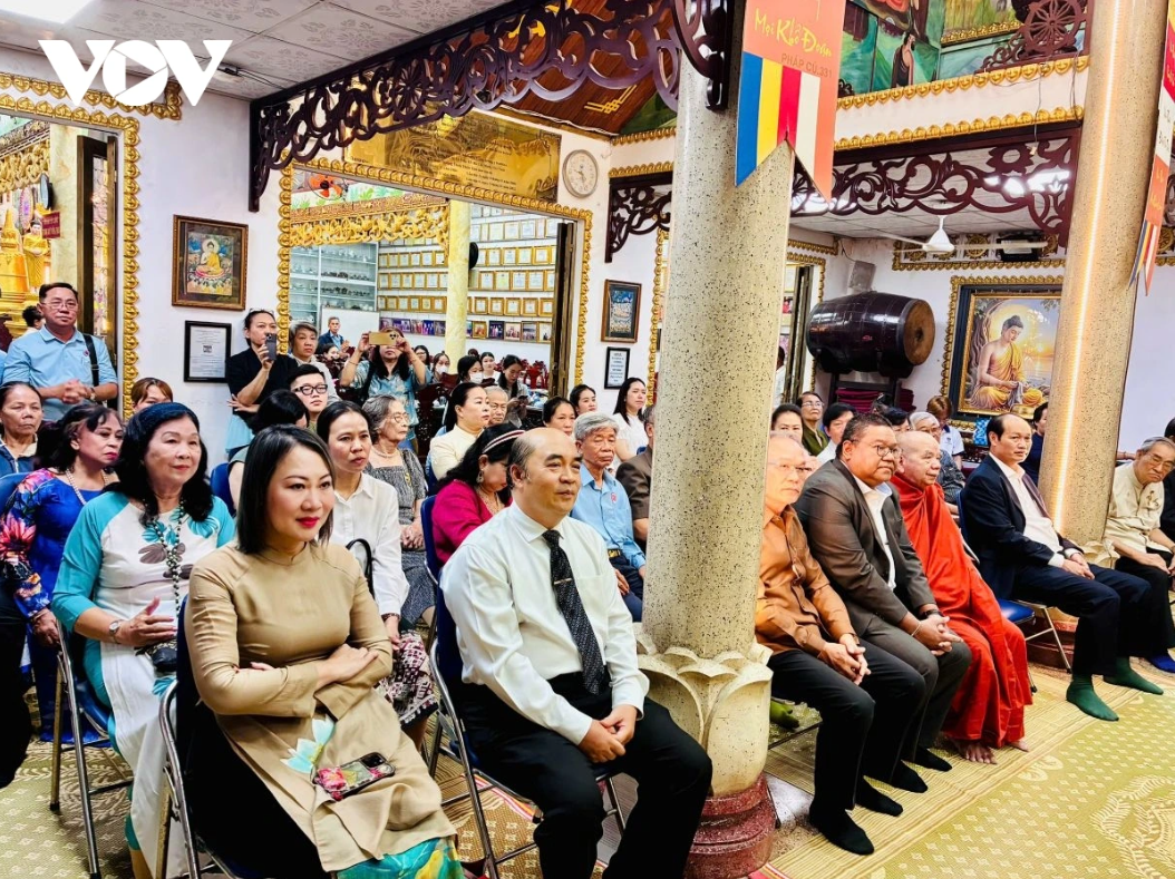 ນະຄອນ ໂຮ່ຈີມິນ ສະເຫຼີມສະຫຼອງບຸນປີໃໝ່ ກຳປູເຈຍ - ລາວ - ໄທ ຢ່າງຄຶກຄື້ນ