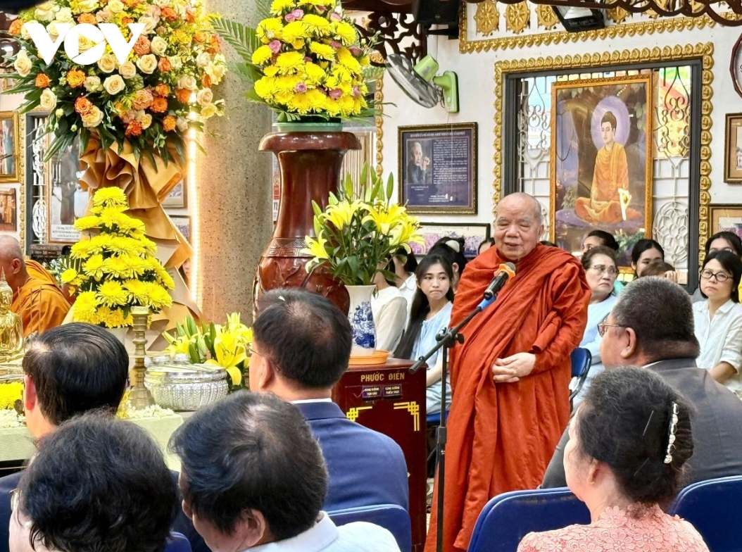 ນະຄອນ ໂຮ່ຈີມິນ ສະເຫຼີມສະຫຼອງບຸນປີໃໝ່ ກຳປູເຈຍ - ລາວ - ໄທ ຢ່າງຄຶກຄື້ນ