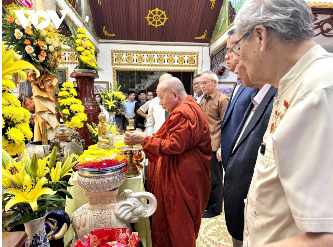ນະຄອນ ໂຮ່ຈີມິນ ສະເຫຼີມສະຫຼອງບຸນປີໃໝ່ ກຳປູເຈຍ - ລາວ - ໄທ ຢ່າງຄຶກຄື້ນ