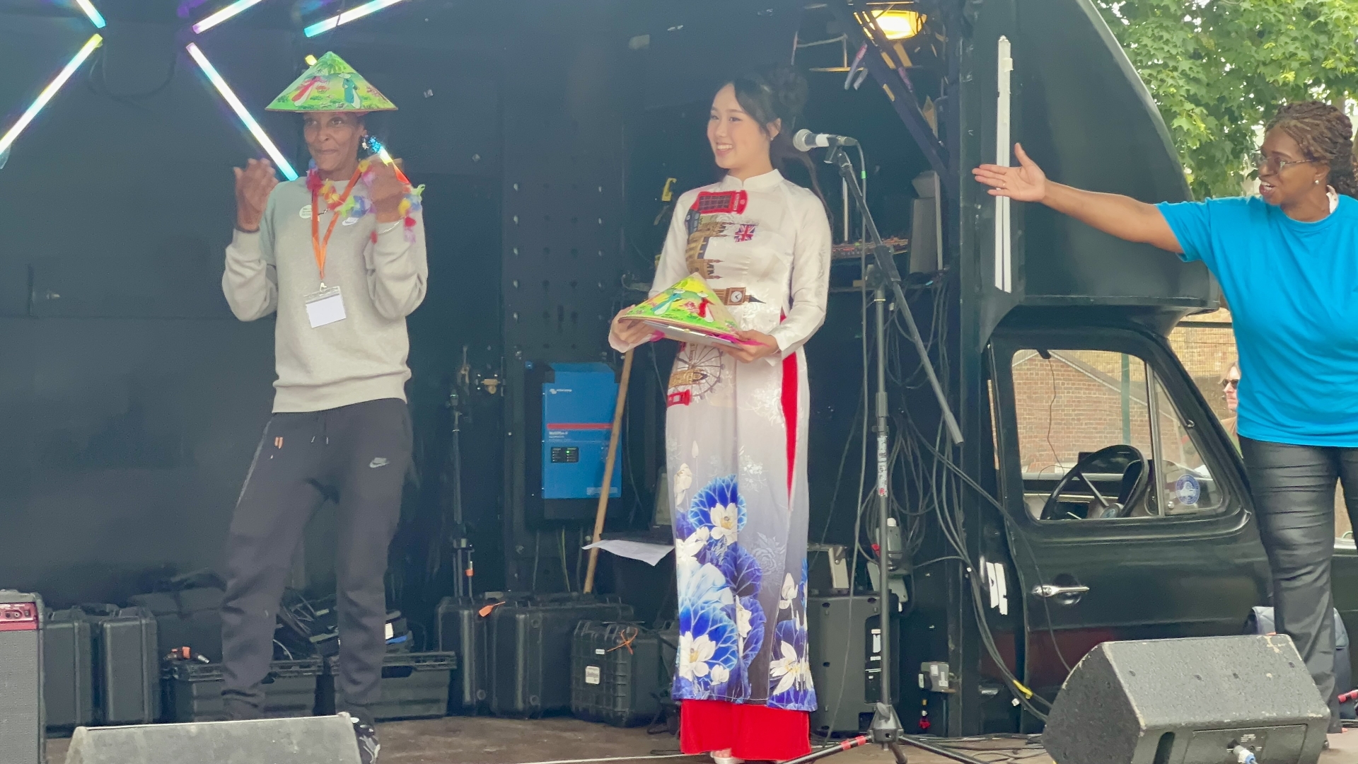 Happy Streets Festival 2025 ຢູ່ ລອນດອນ: ເຜີຍແຜ່ສີສັນວັດທະນະທຳຫວຽດນາມ Happy Streets Festival 2025 ຢູ່ ລອນດອນ: ເຜີຍແຜ່ສີສັນວັດທະນະທຳຫວຽດນາມ
