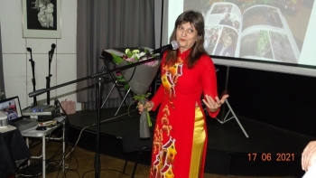 Kadrinka Kadrinova - ນັກຂ່າວ ບຸນກາຣີ ແລະ ສອງທົດສະວັດຂອງການຂຽນກ່ຽວກັບ 