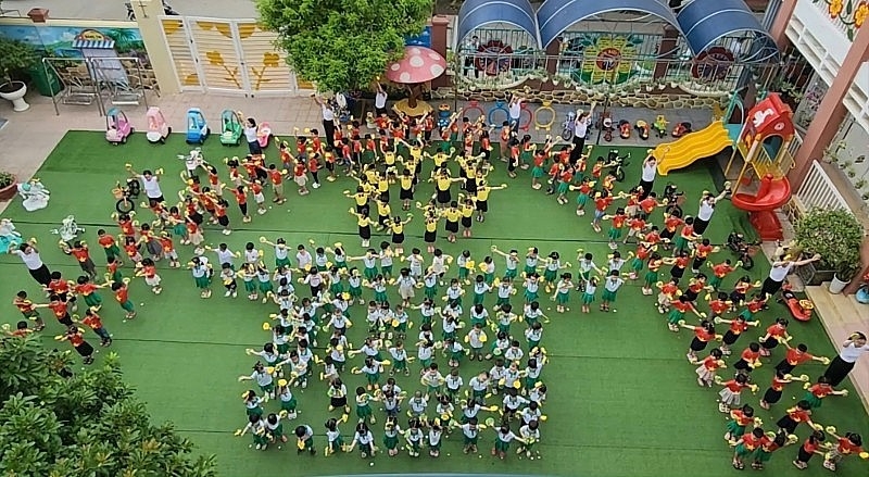 WVI ໄດ້ຈັດສັນງົບປະມານໃກ້ 114 ຕື້ດົງ ເພື່ອປັບປຸງສະຫວັດດີການຂອງເດັກນ້ອຍໃນ 15 ຕາແສງຂອງແຂວງດຽນບຽນ. WVI ໄດ້ຈັດສັນງົບປະມານໃກ້ 114 ຕື້ດົງ ເພື່ອປັບປຸງສະຫວັດດີການຂອງເດັກນ້ອຍໃນ 15 ຕາແສງຂອງແຂວງດຽນບຽນ.