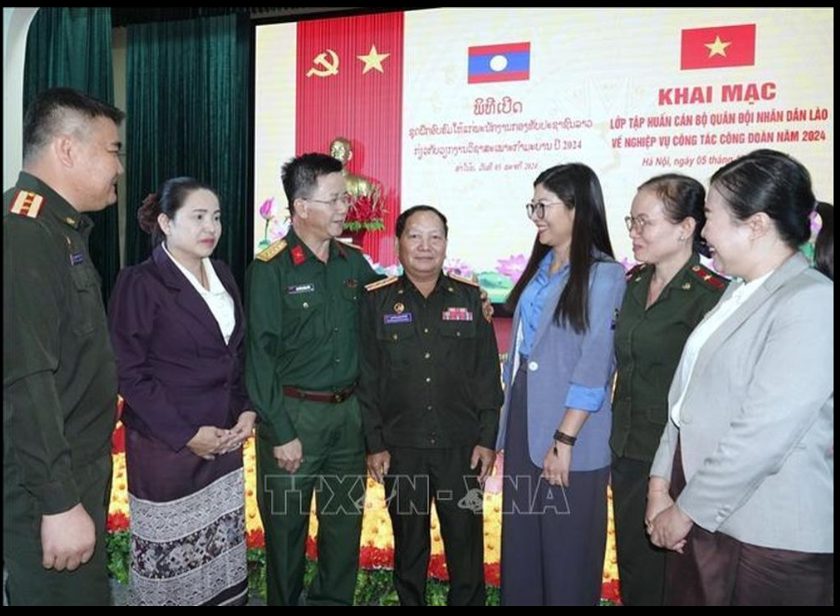 ສືບຕໍ່ມູນເຊື້ອອັນດີງາມລະຫວ່າງກອງທັບປະຊາຊົນ ຫວຽດນາມ - ລາວ ສືບຕໍ່ມູນເຊື້ອອັນດີງາມລະຫວ່າງກອງທັບປະຊາຊົນ ຫວຽດນາມ - ລາວ