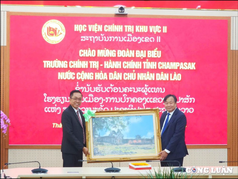 ສະຖາບັນການເມືອງເຂດ II ຕ້ອນຮັບ ແລະ ເຮັດວຽກກັບຄະນະຜູ້ແທນໂຮງຮຽນການເມືອງ - ການປົກຄອງ ແຂວງ ຈໍາປາສັກ, ລາວ ສະຖາບັນການເມືອງເຂດ II ຕ້ອນຮັບ ແລະ ເຮັດວຽກກັບຄະນະຜູ້ແທນໂຮງຮຽນການເມືອງ - ການປົກຄອງ ແຂວງ ຈໍາປາສັກ, ລາວ