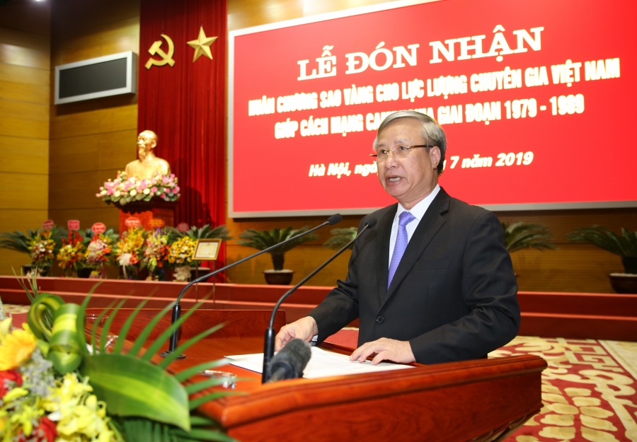 Lực lượng chuyên gia Việt Nam giúp Campuchia đón nhận Huân chương Sao Vàng luc luong chuyen gia viet nam giup campuchia don nhan huan chuong sao vang