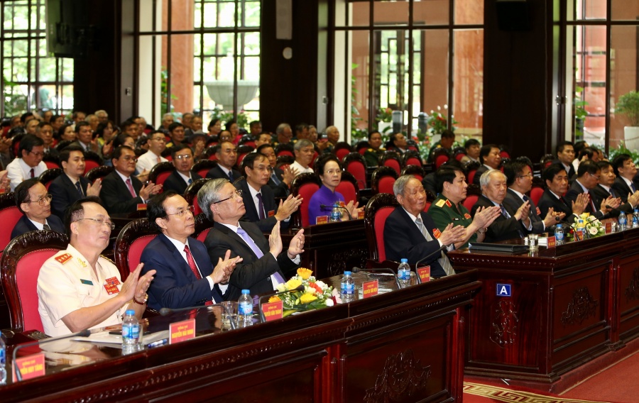 Lực lượng chuyên gia Việt Nam giúp Campuchia đón nhận Huân chương Sao Vàng luc luong chuyen gia viet nam giup campuchia don nhan huan chuong sao vang