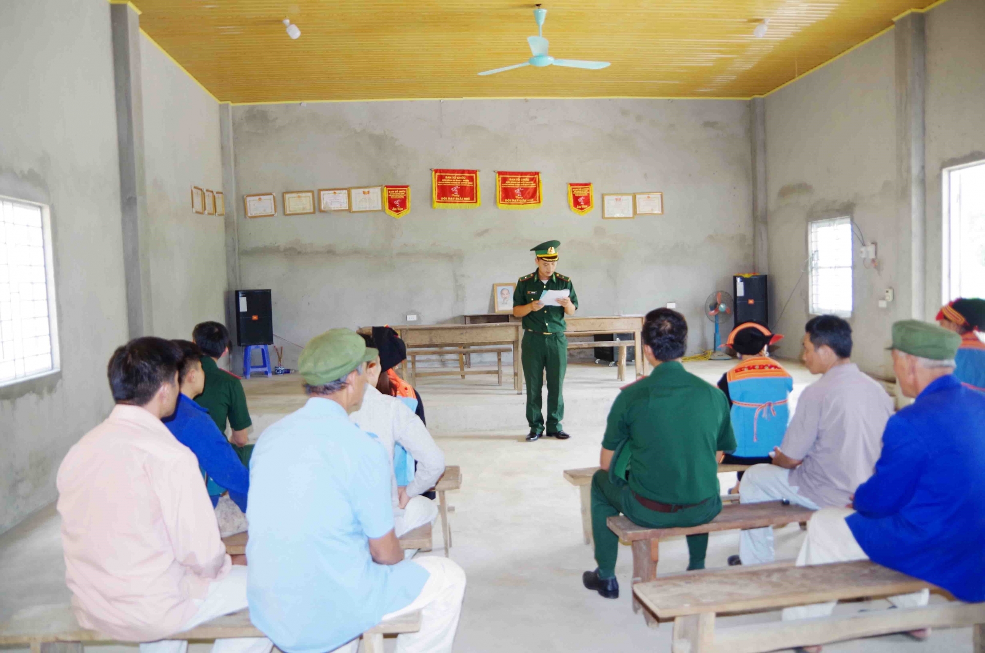 Thắm tình quân dân gìn giữ an ninh biên giới tham tinh quan dan gin giu an ninh bien gioi