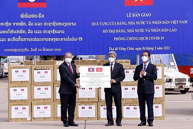 Hai nước Việt Nam-Lào sát cánh bên nhau, cùng phát triển | Chính trị | Vietnam+ (VietnamPlus) Hai nước Việt Nam-Lào sát cánh bên nhau, cùng phát triển | Chính trị | Vietnam+ (VietnamPlus)